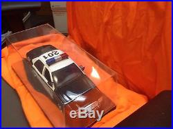 MotorMax 118 scale diecast Los Angeles County NY Sheriff car withdisplay case